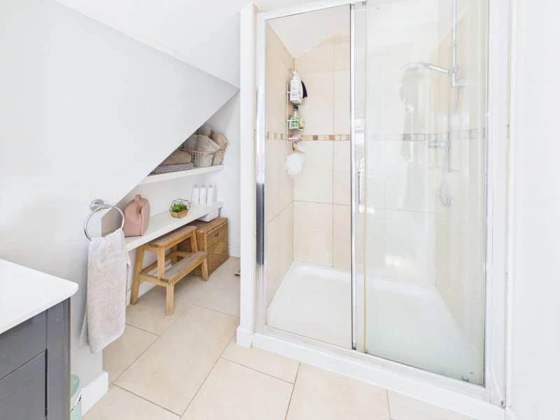 En Suite Shower Room to Bedroom 1