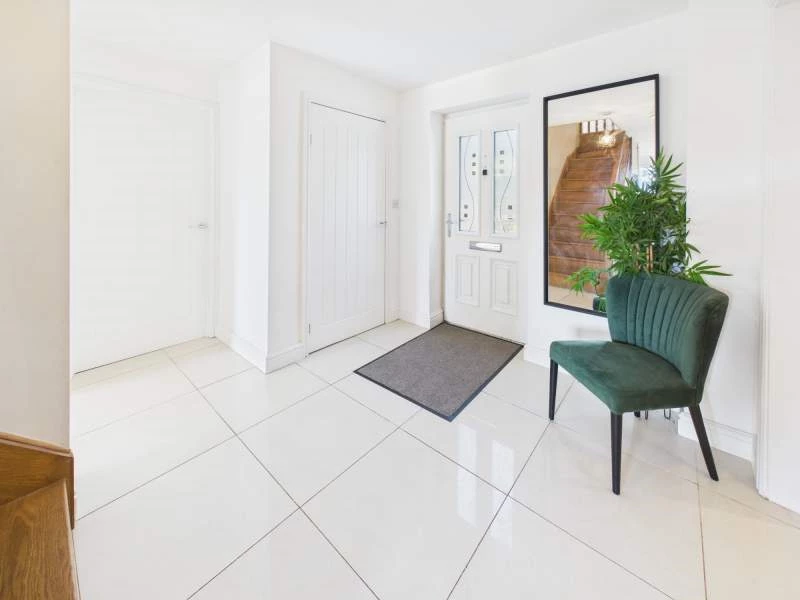 Entrance hallway second angle