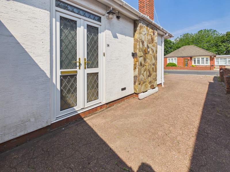 Driveway & Front Entrance