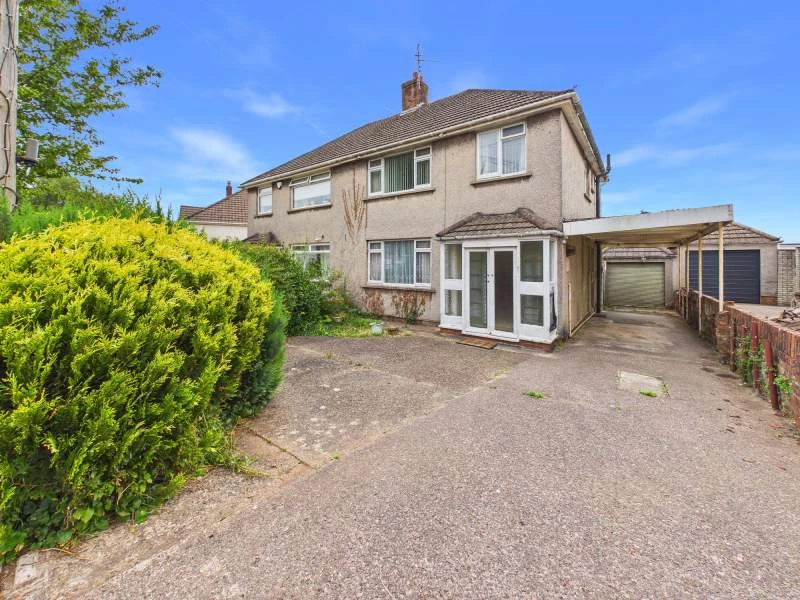 Driveway & Front Entrance