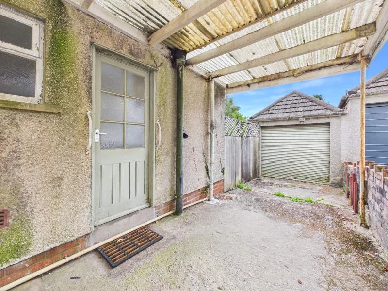 Garage & Driveway