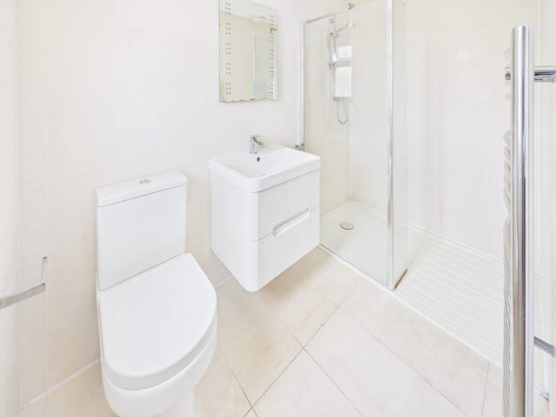En Suite Shower Room to Bedroom 1
