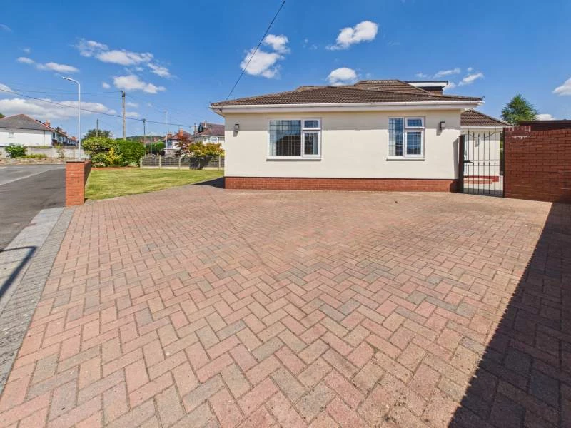 Driveway & Front Entrance