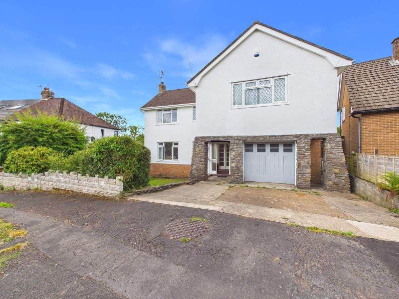 Driveway & Front Entrance
