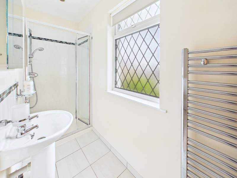 En Suite Shower Room to Bedroom 1