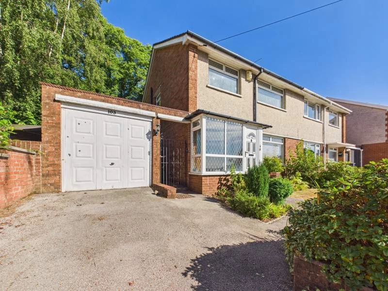 Garage & Driveway