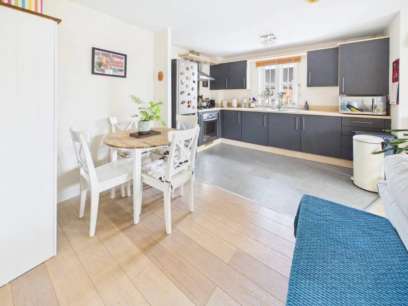 Kitchen/Dining Area