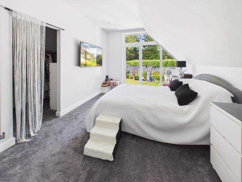 Dressing Room to Bedroom 1