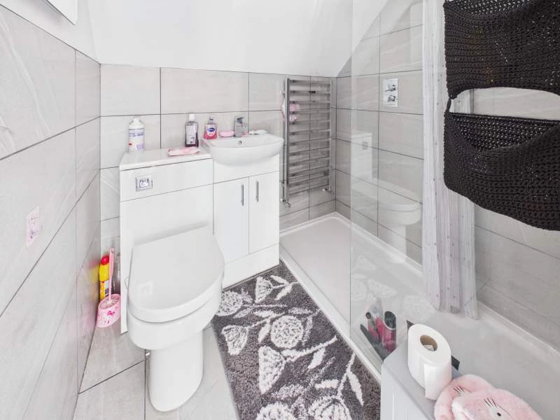 En Suite to Bedroom 2
