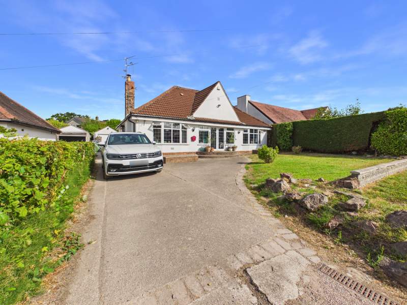 Driveway & Front Entrance