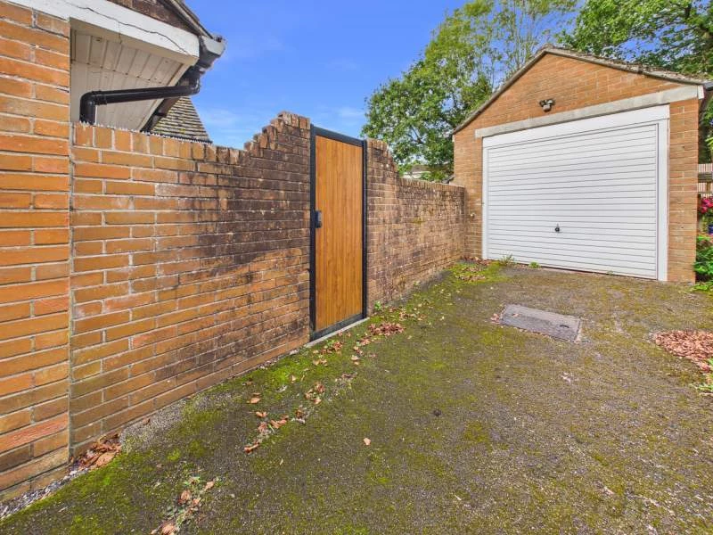 Detached Garage