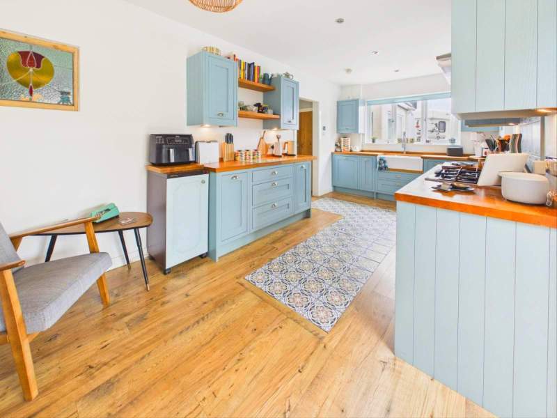 Kitchen/Dining Area