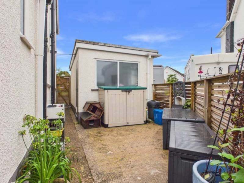Detached Garage
