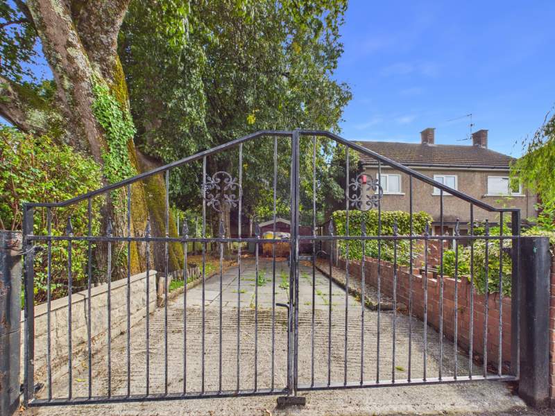 Driveway & Front Entrance
