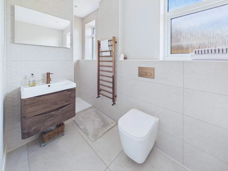 Bath/Shower Room