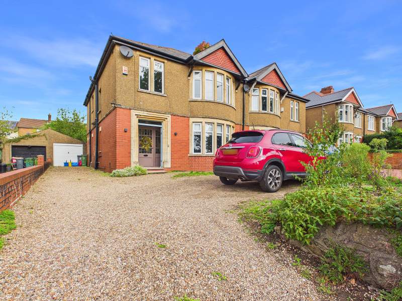 Driveway & Front Entrance