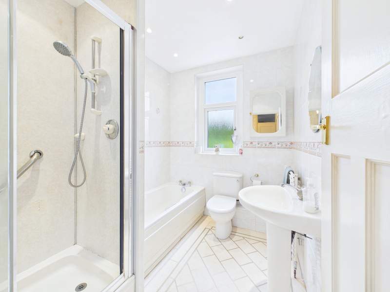 Bath/Shower Room