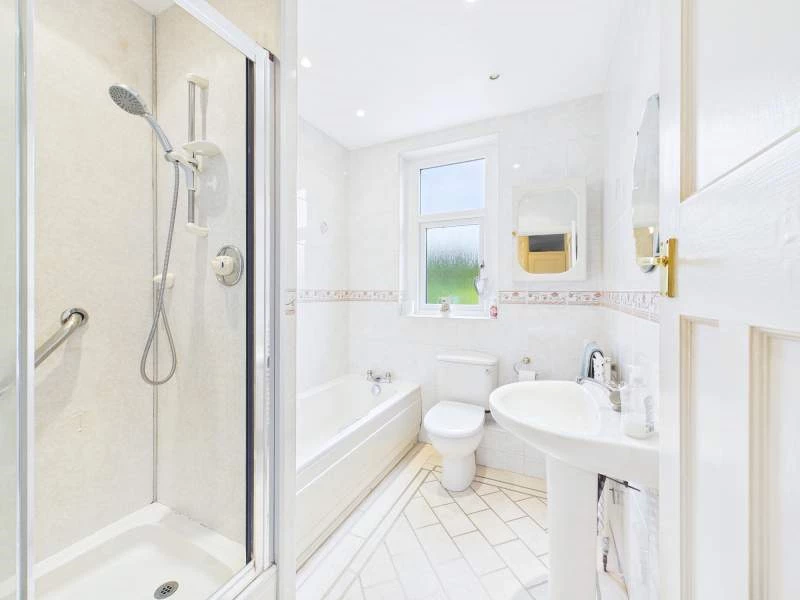 Bath/Shower Room