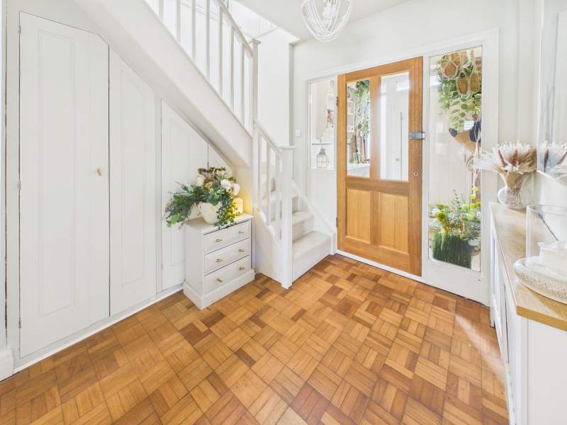 Entrance hallway second angle