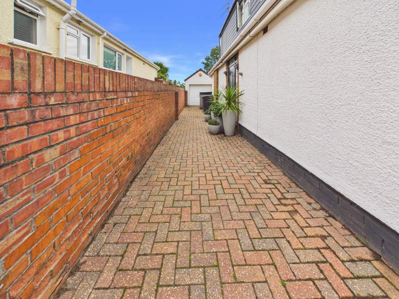 Side driveway