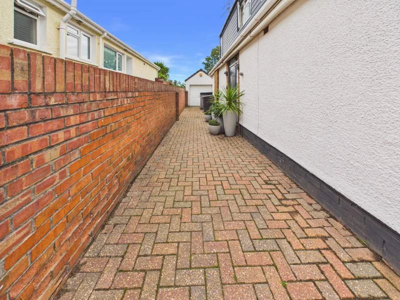 Side driveway