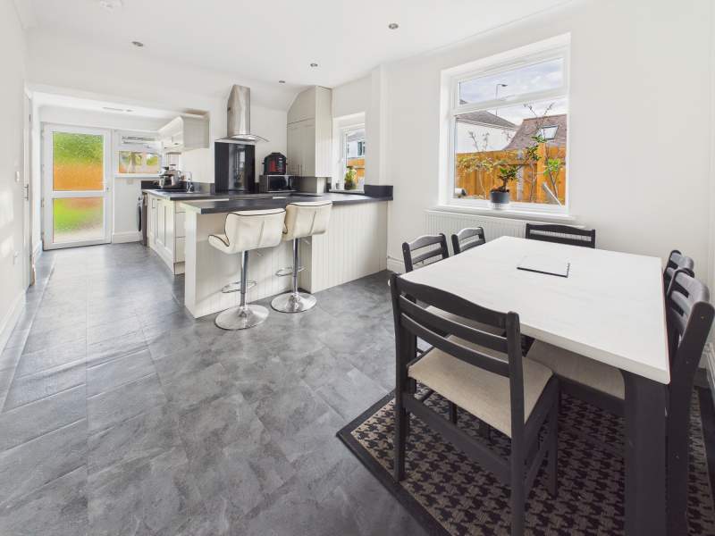 Kitchen/Dining Area