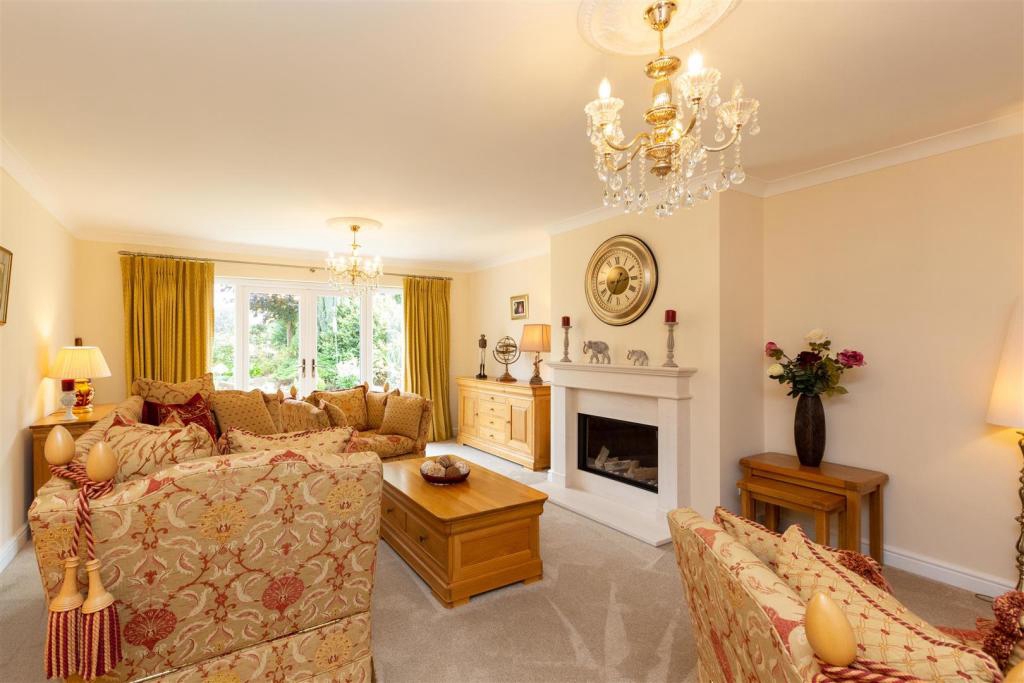 Property For Sale Brentwood Road, Ongar, CM5 4 Bedroom Bungalow