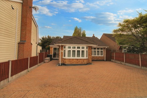 Lambourne Road Chigwell IG7