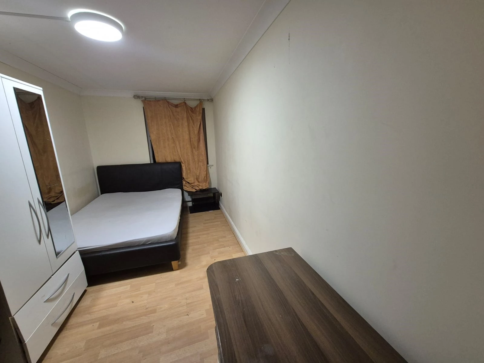 Leigh Hunt Drive London N14