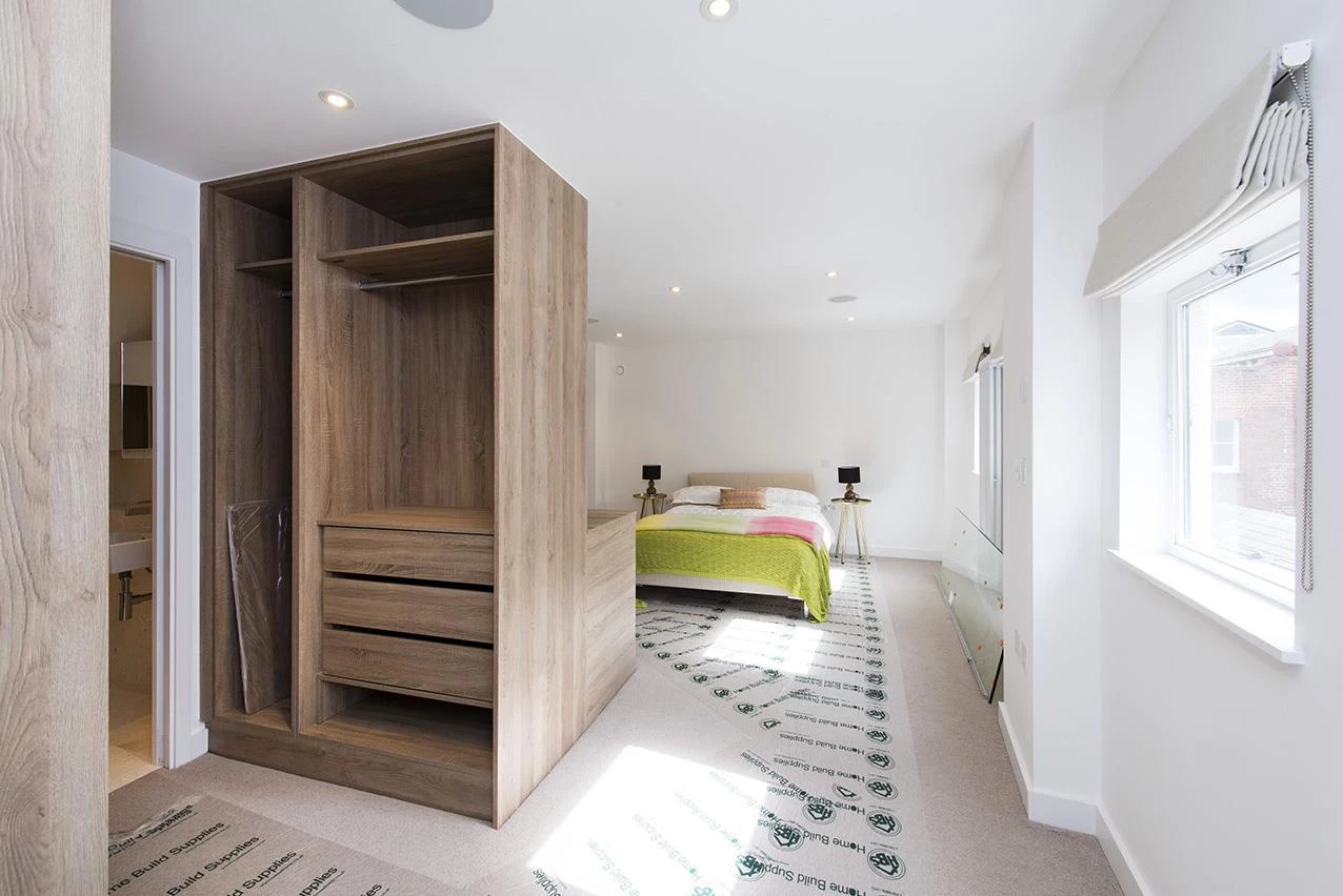 White Horse Yard (flat 5)-w-bed4.jpg