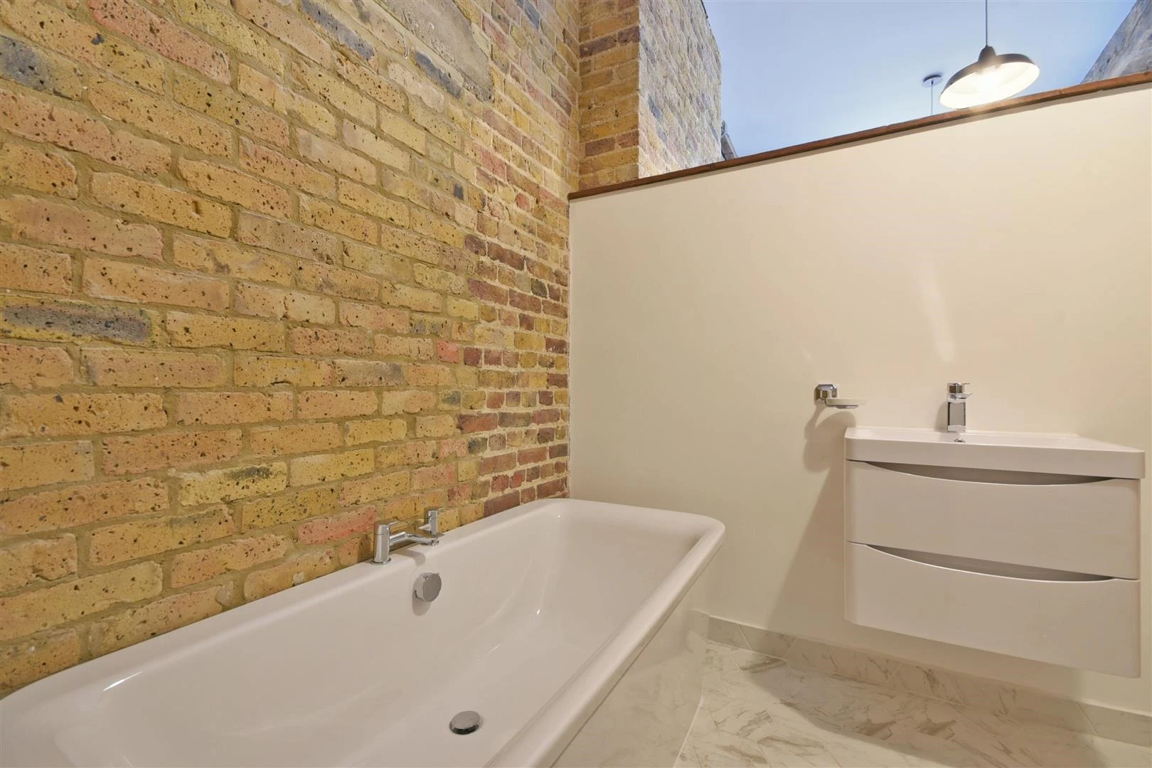 Ensuite Shot 2.jpg