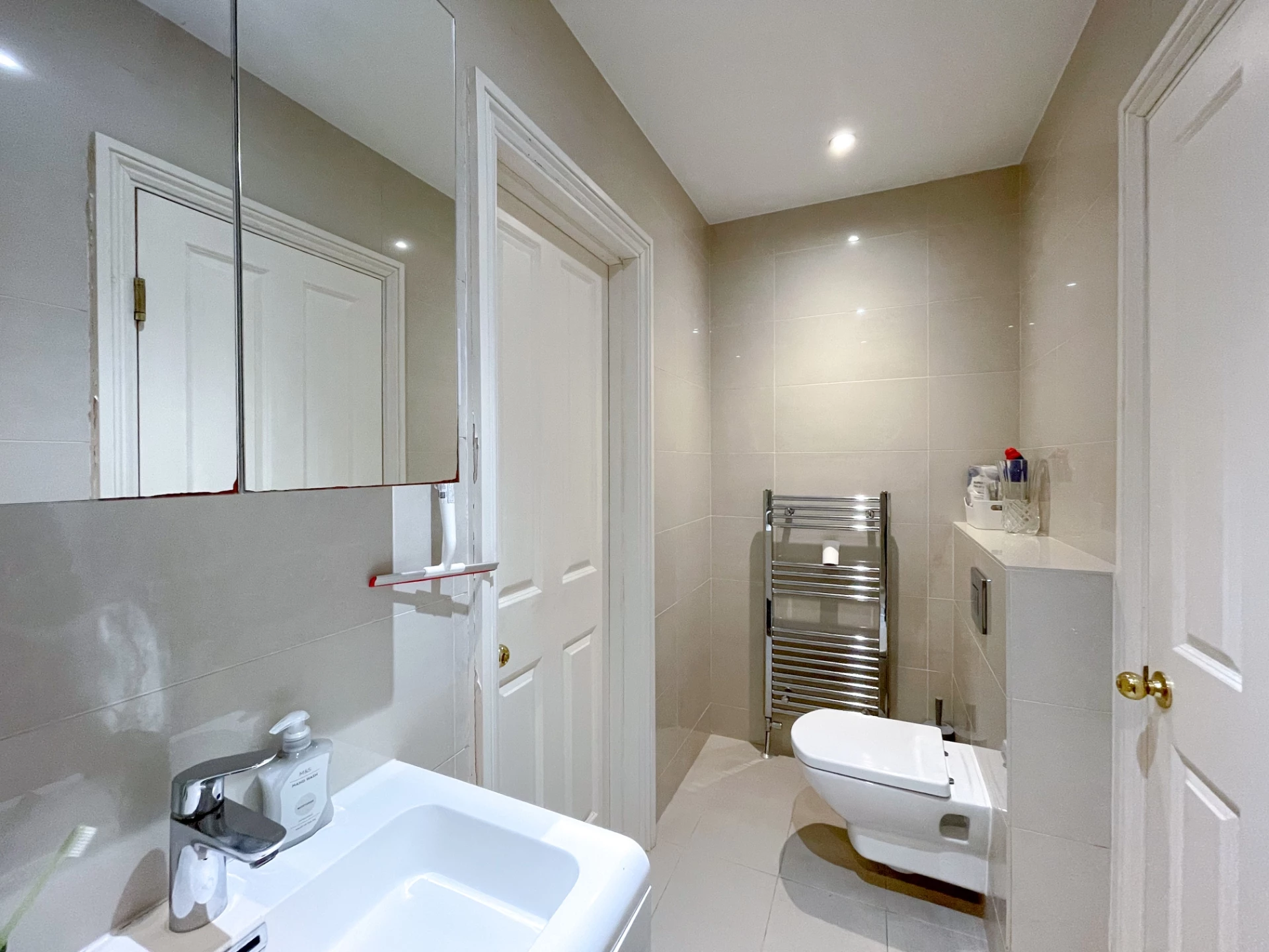 Semi-Ensuite Bathroom