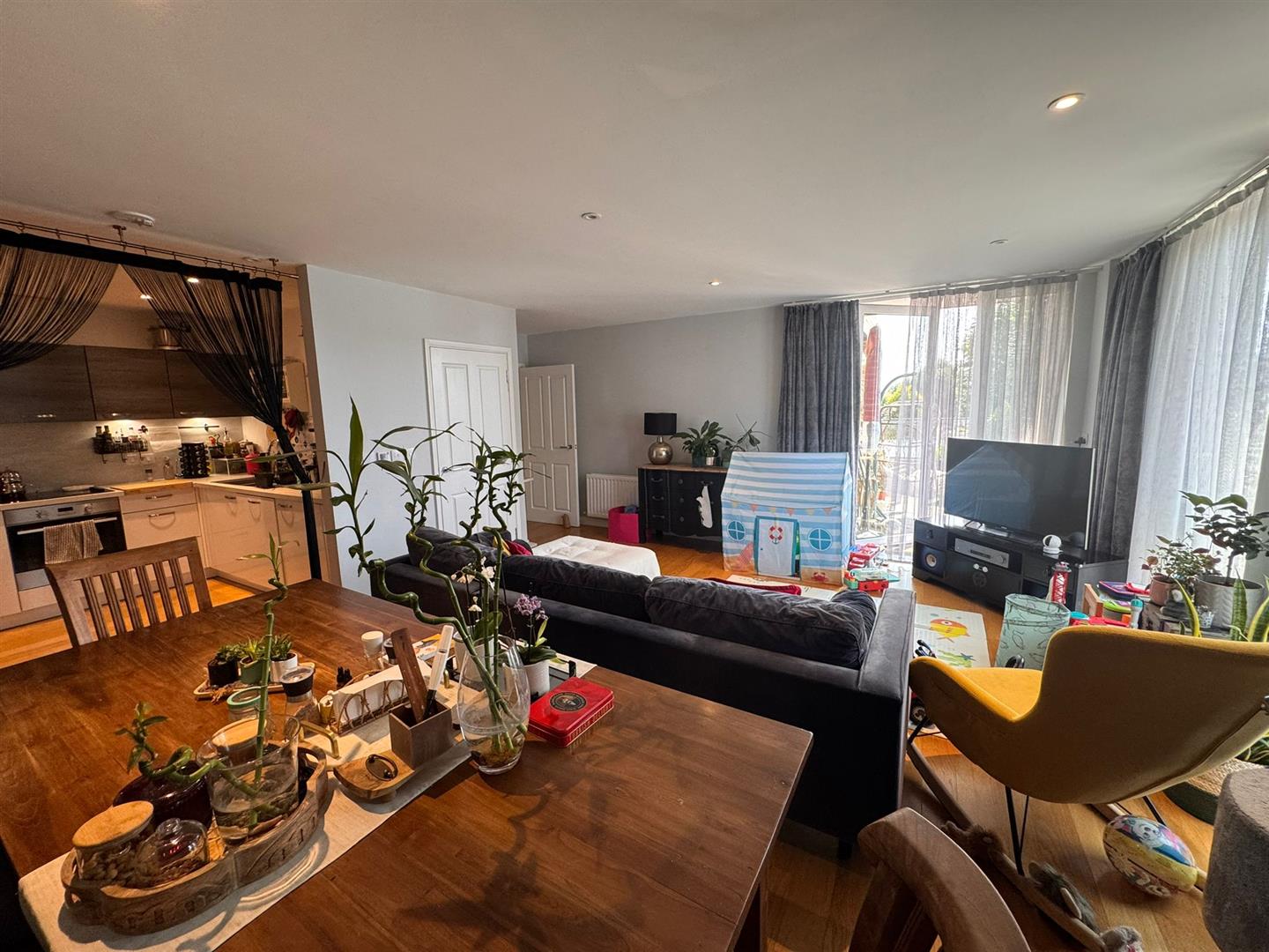 Property photo: London, N12