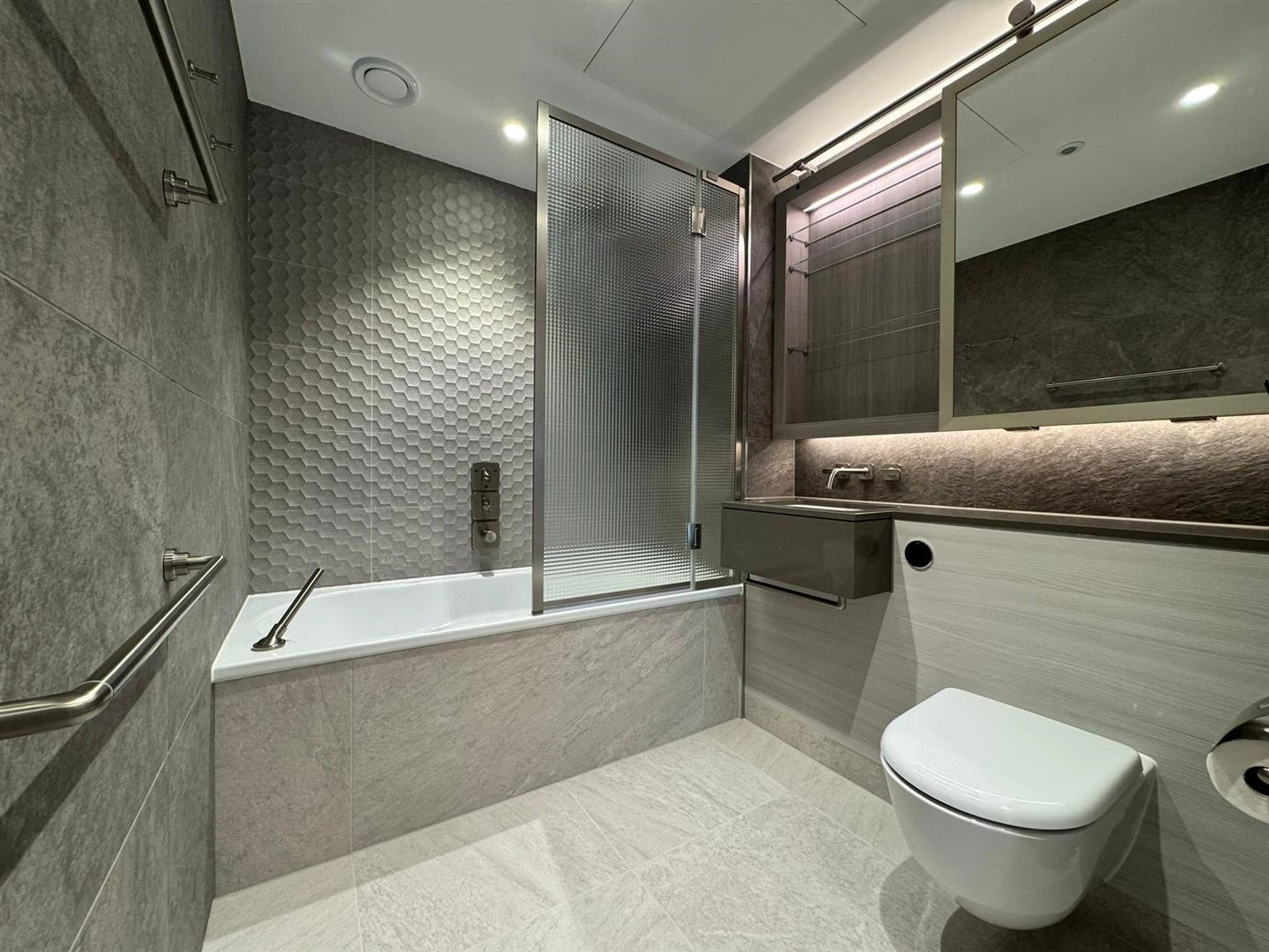 WhatsApp Image 2025-10-16 at 09.15.49.jpeg