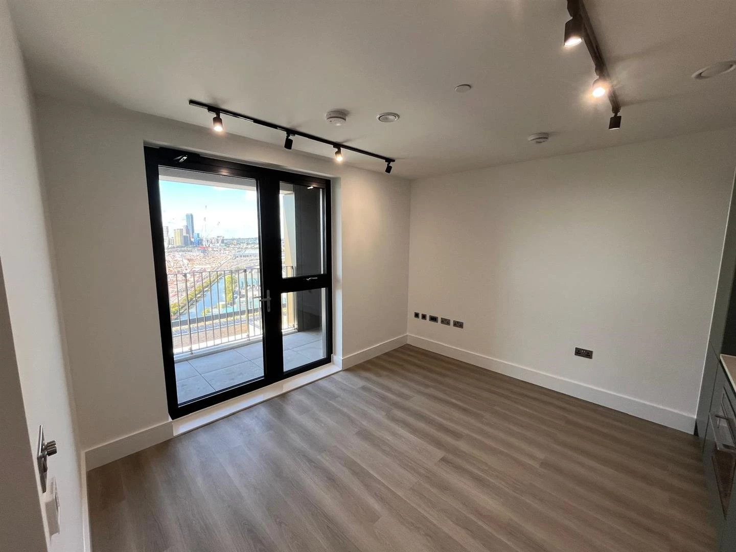 WhatsApp Image 2025-10-21 at 11.56.59 (2) copy.jpe