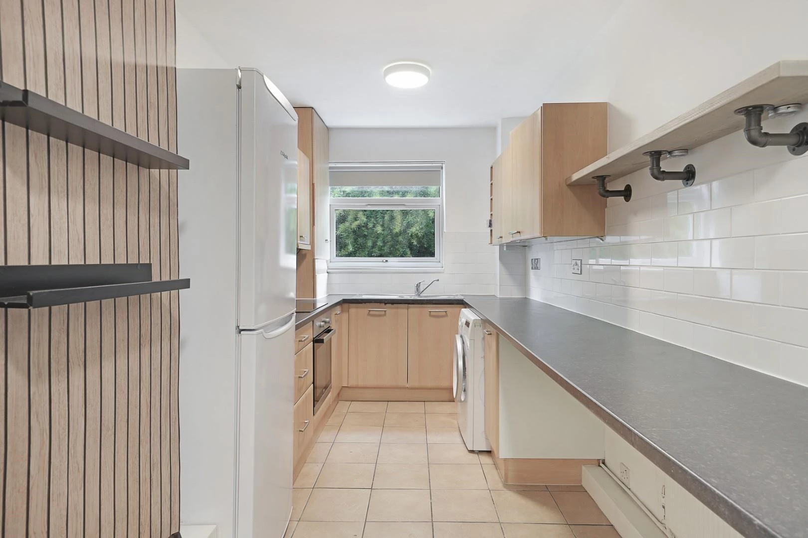 15 Makinen House -Kitchen 2.jpg