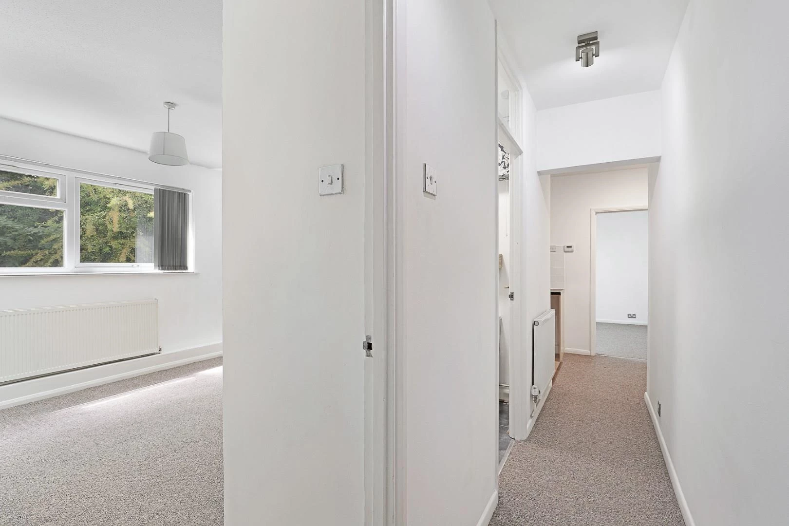 15 Makinen House - Hallway.jpg