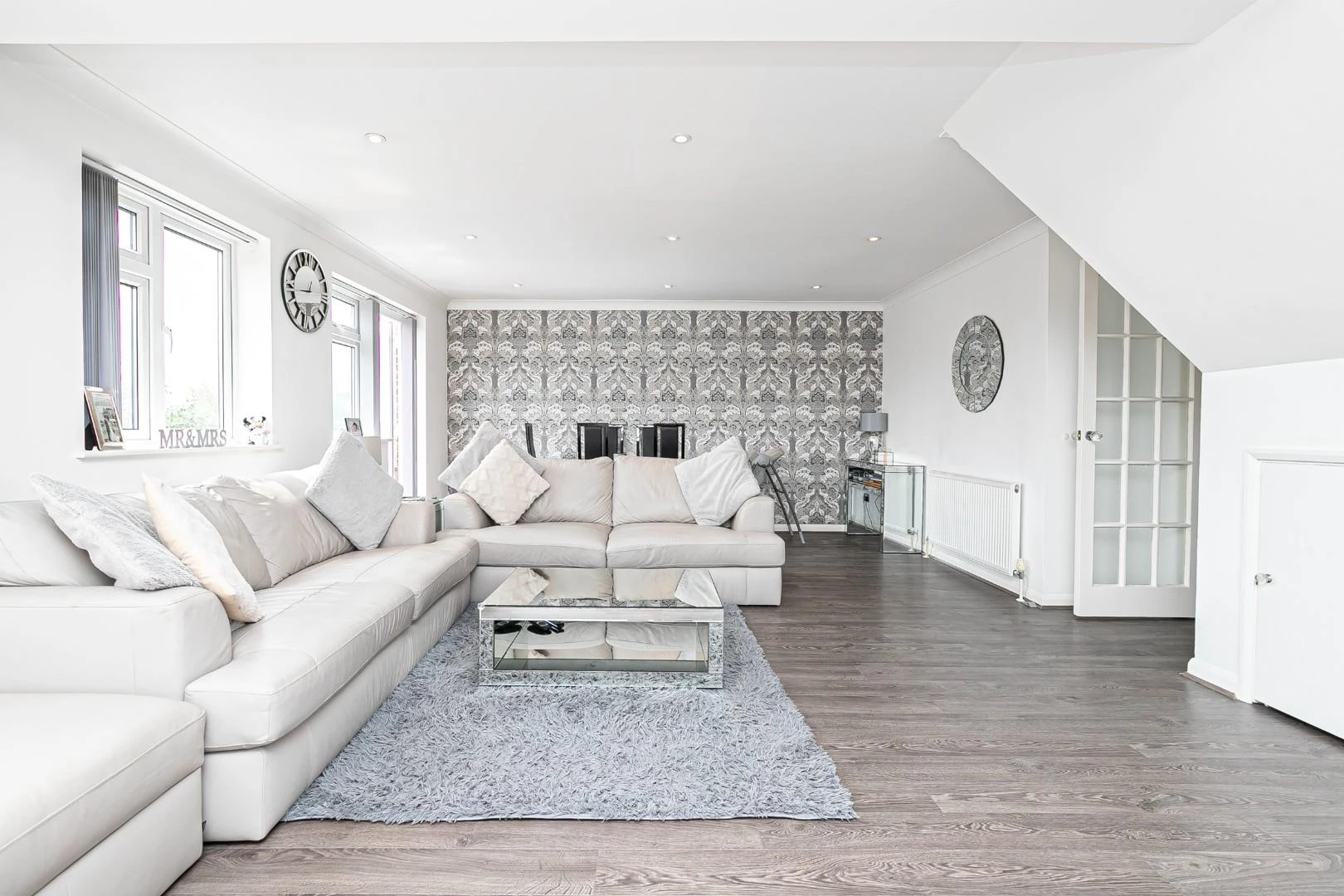 28 Gwynne - Living room 5.jpg