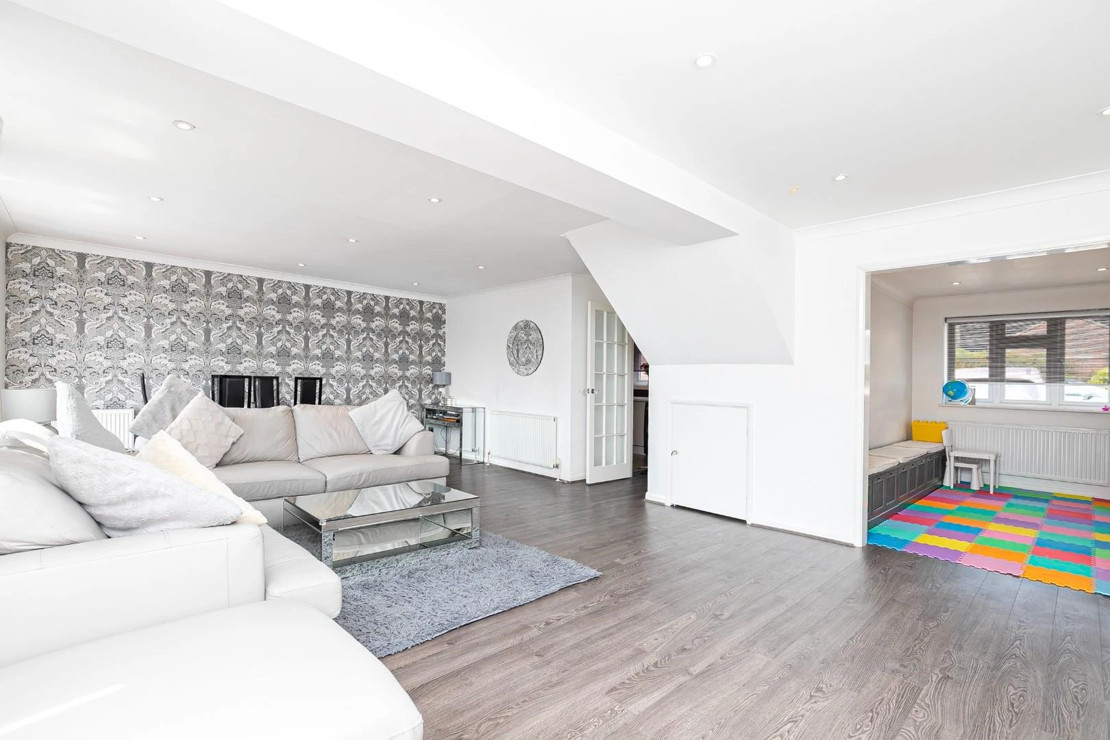 28 Gwynne - Living room 4.jpg