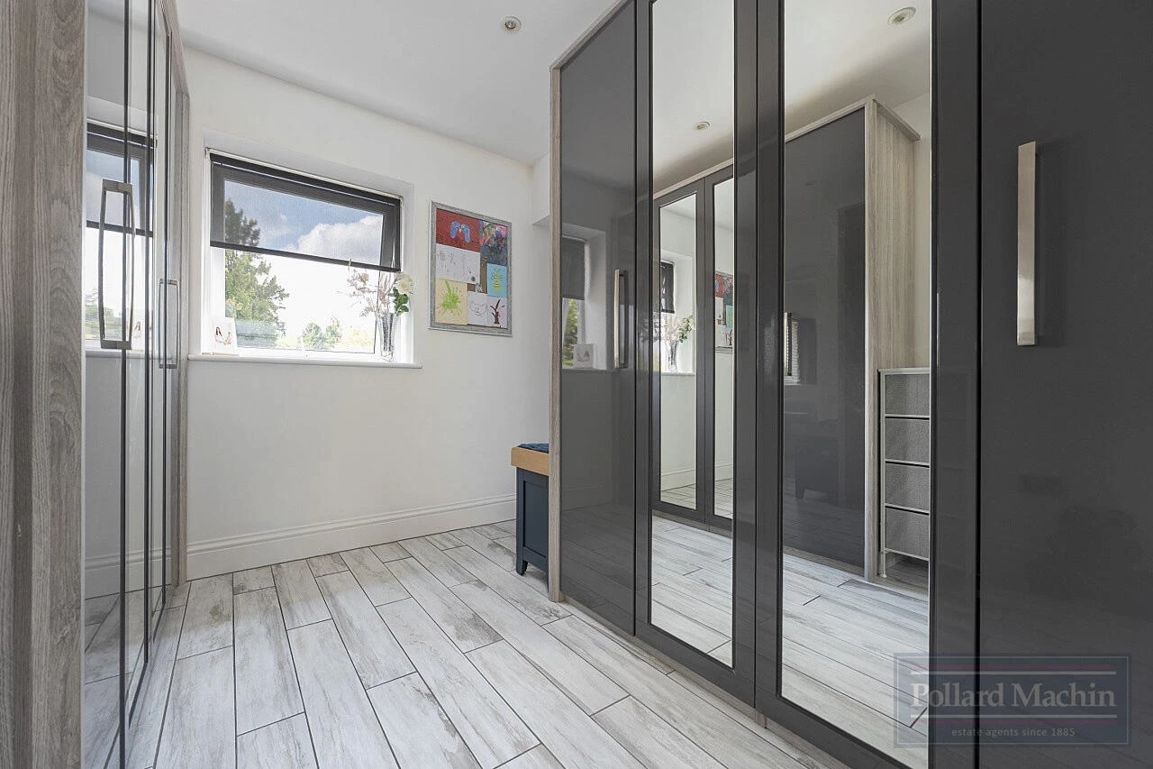 Study / Walk-in wardrobe
