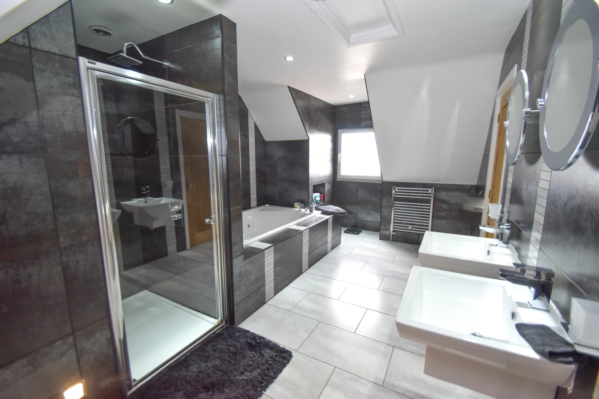 en-suite shower room