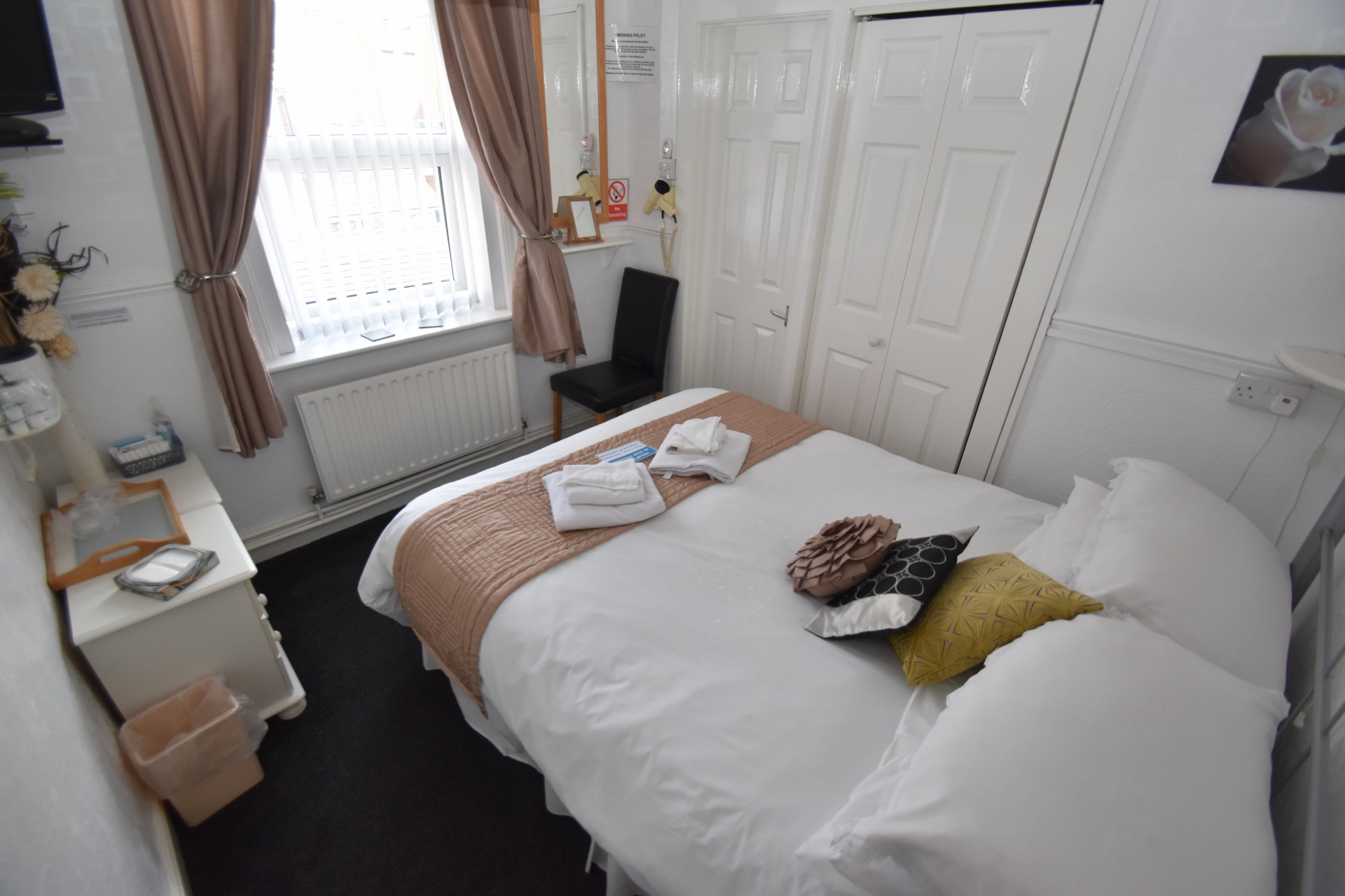 Guest Room 8