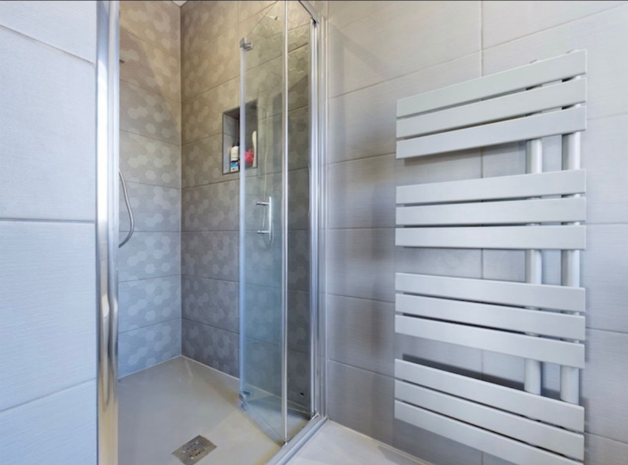 en-suite shower room