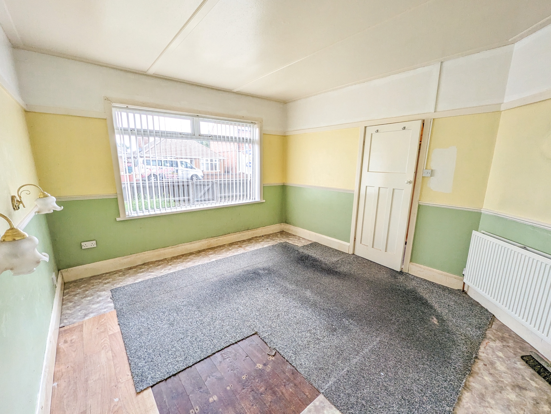 bedroom/dining room