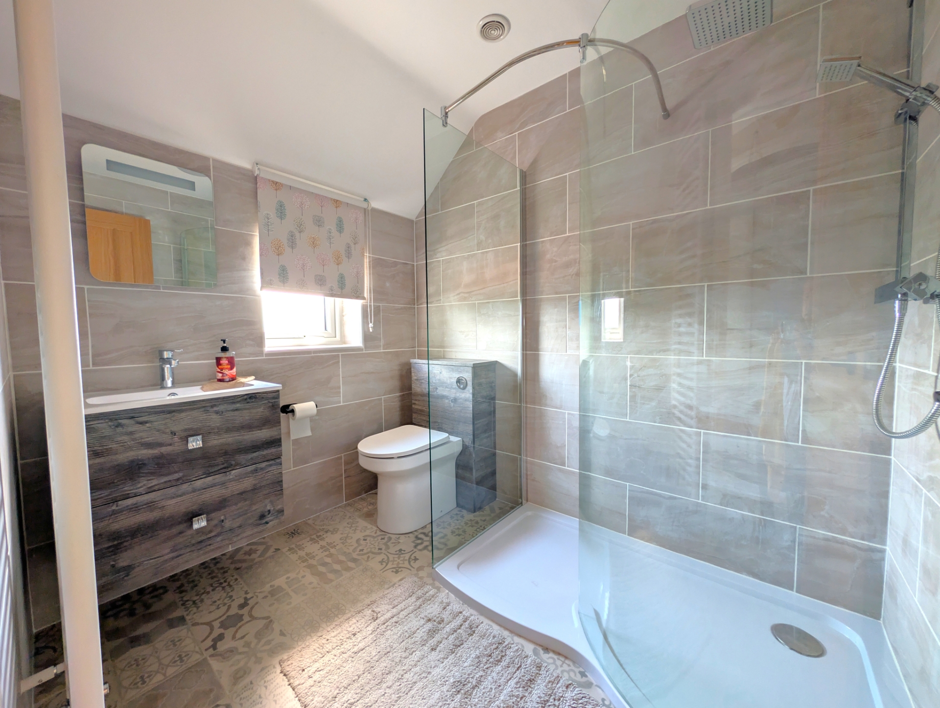 en-suite shower room