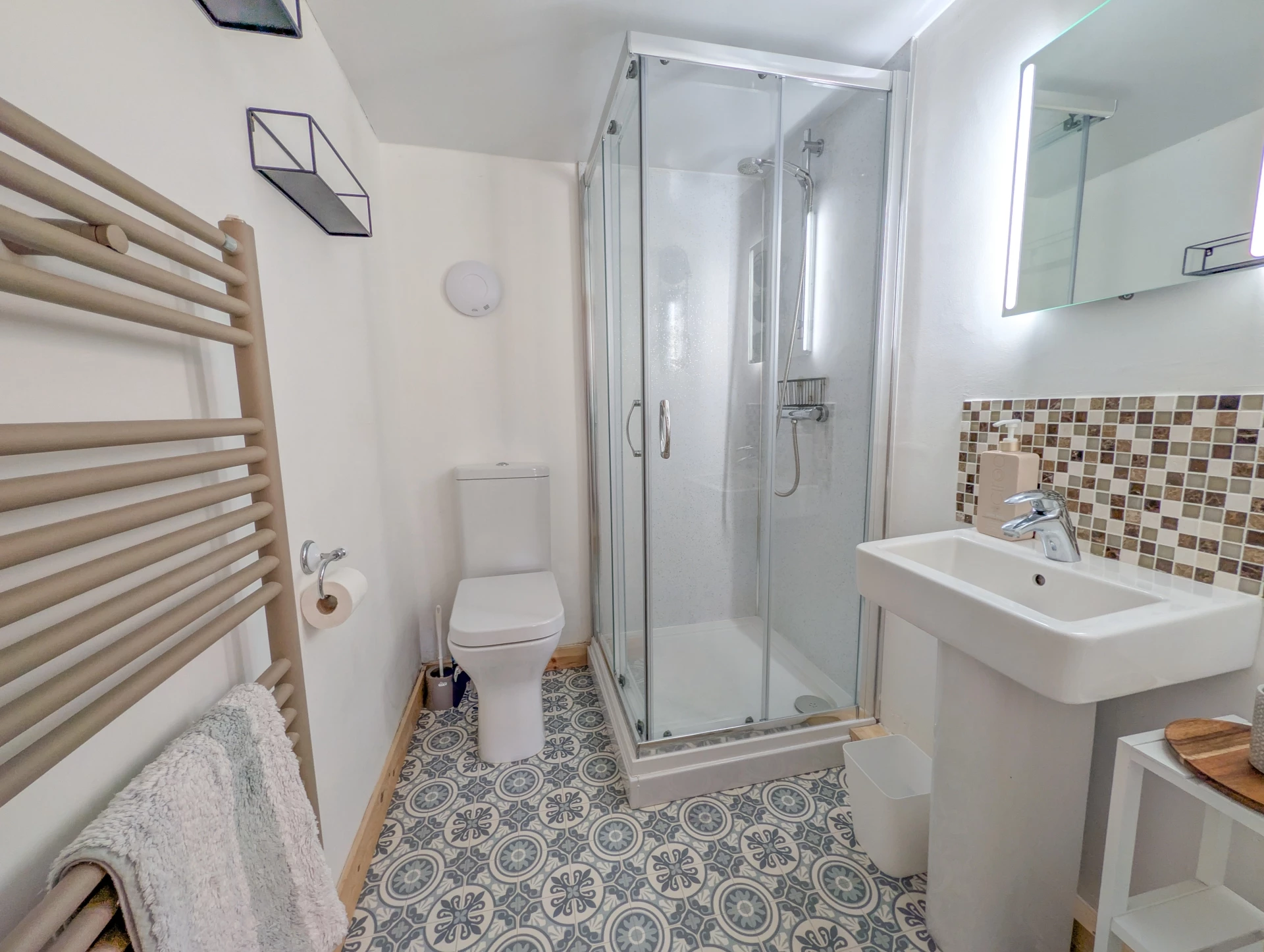 en-suite shower room