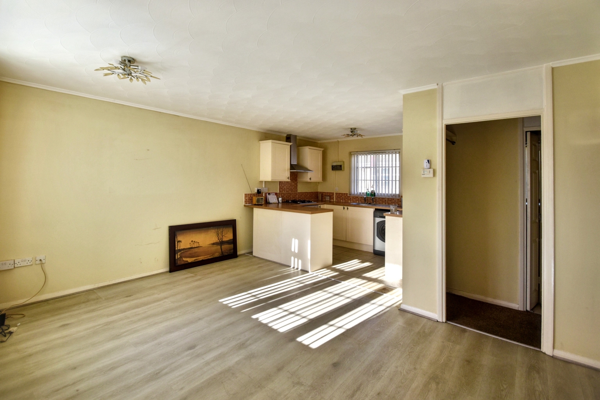 Kitchen/Lounge Kitchen/Lounge