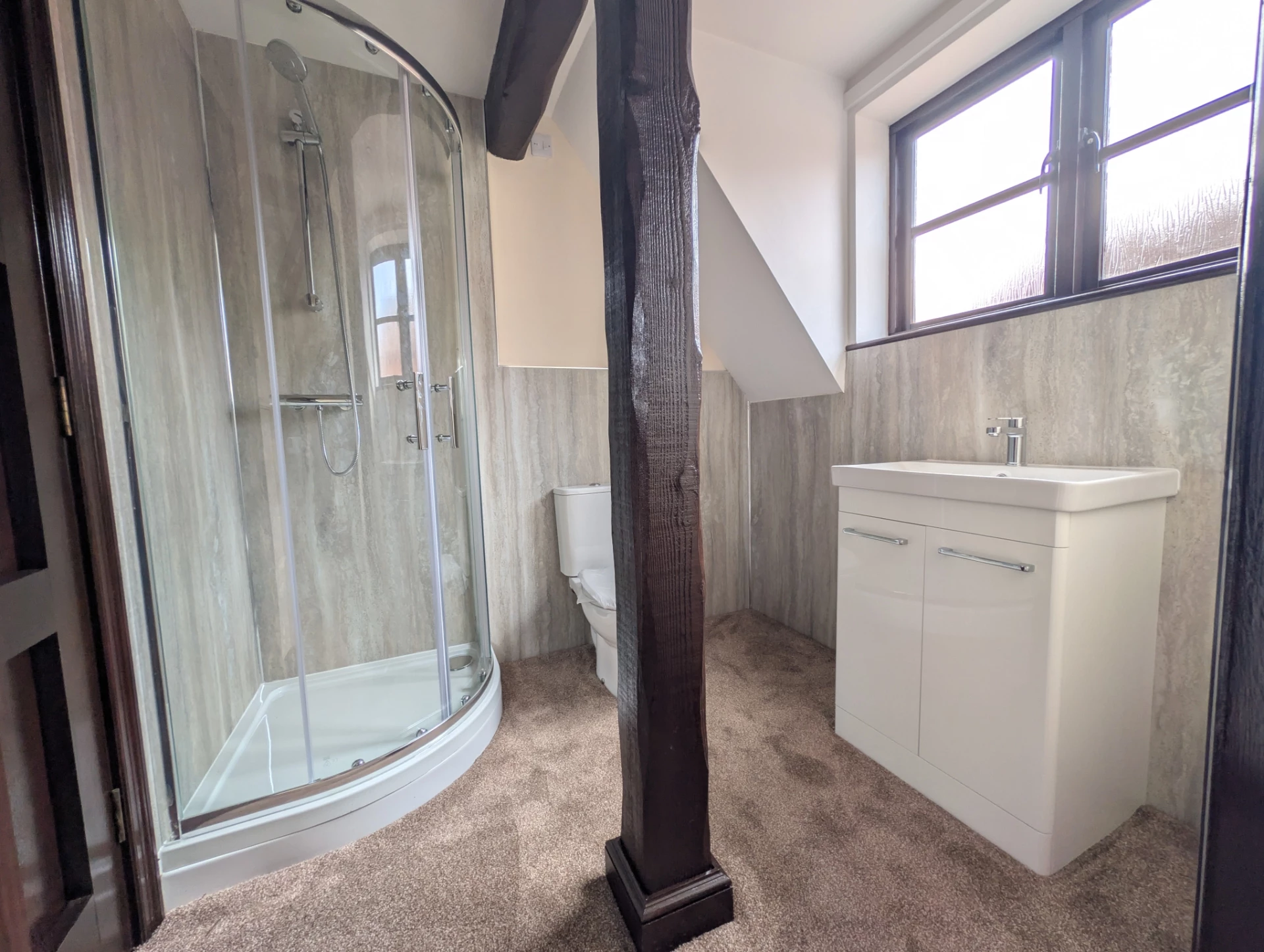 en-suite shower room