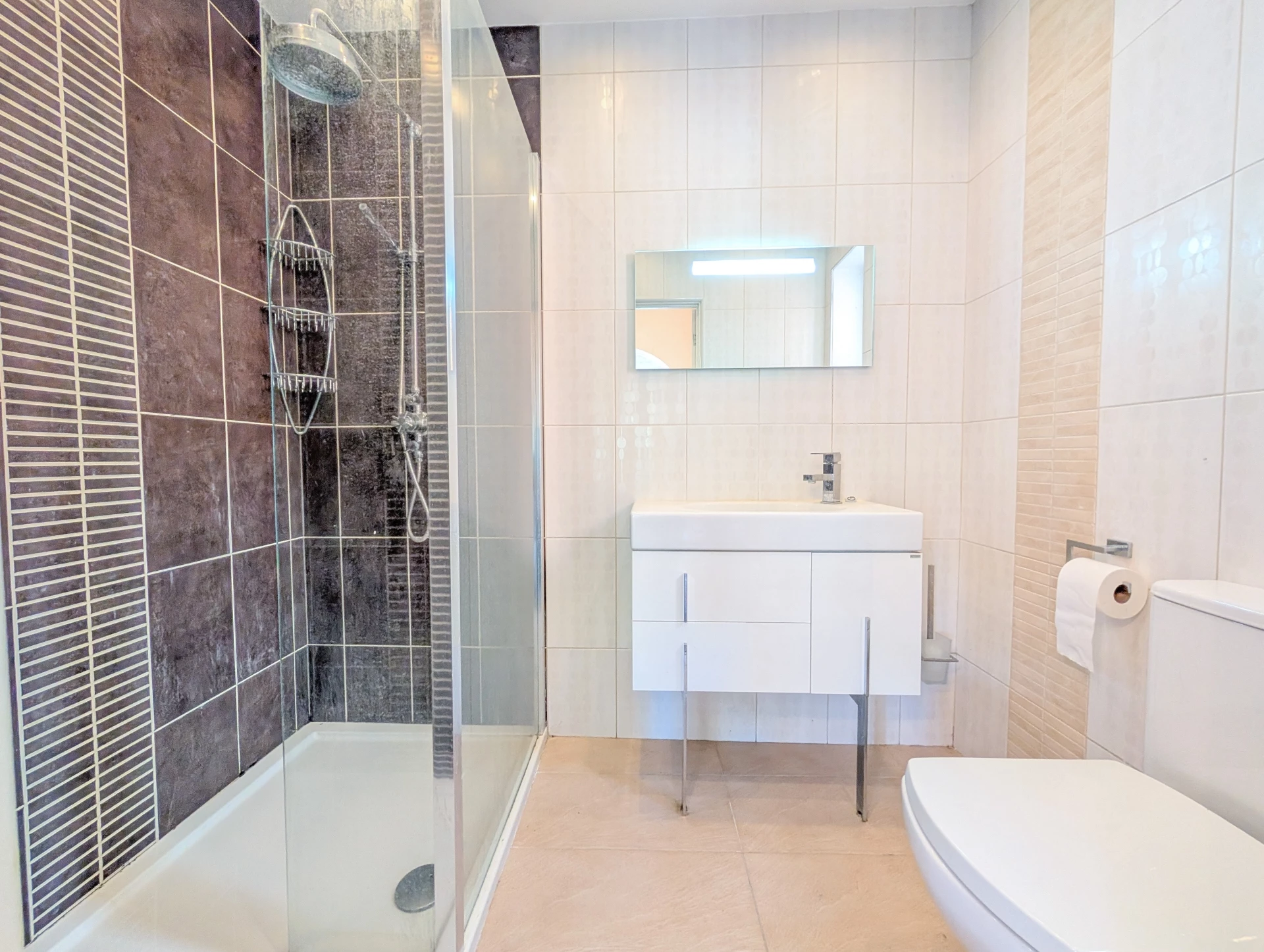 en-suite shower room