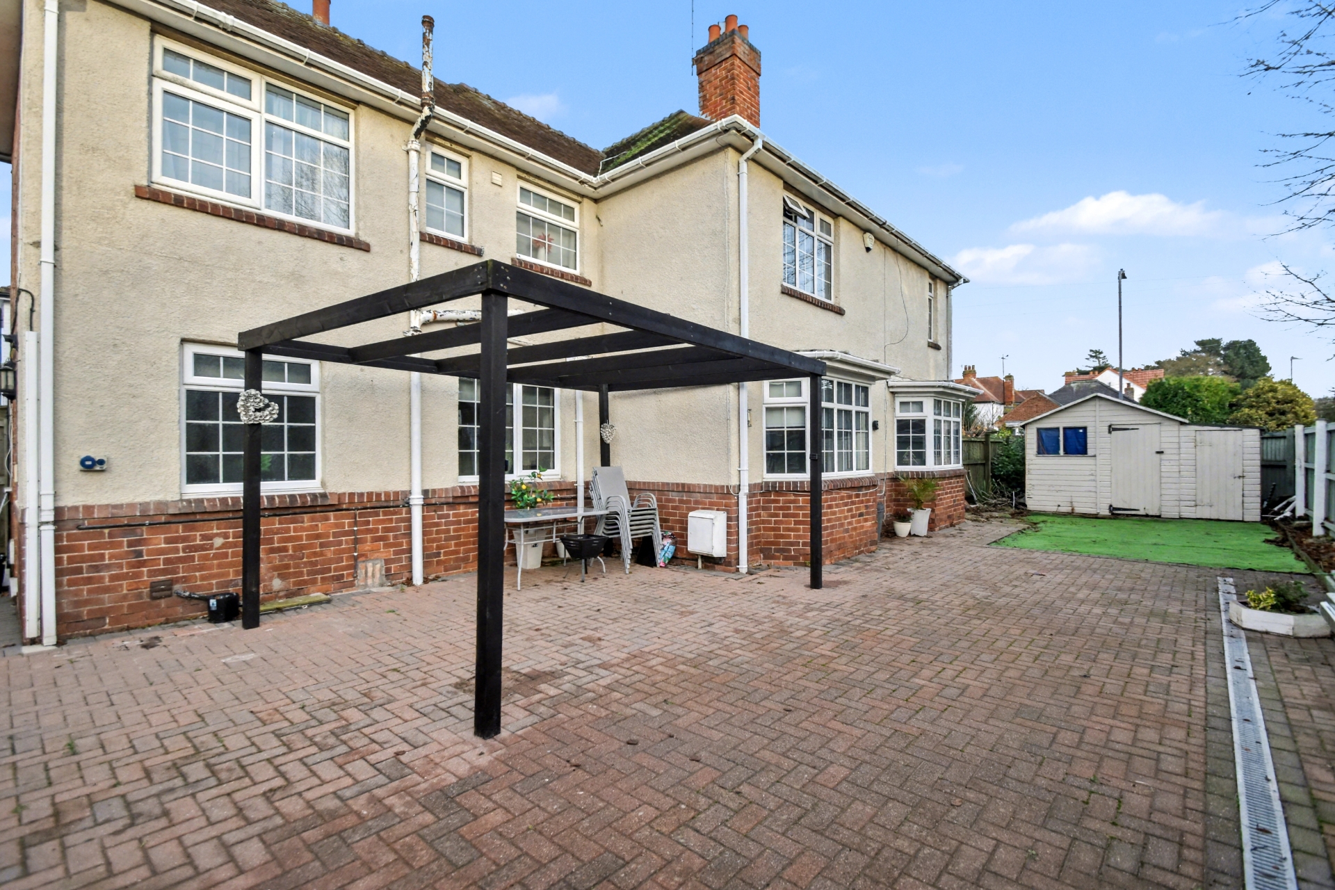 side parking/courtyard